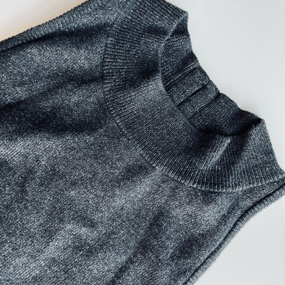 BNWT Victoria Secret Cropped Sweater Halter with Hook-and-Eye Back Closure - Picture 2 of 5